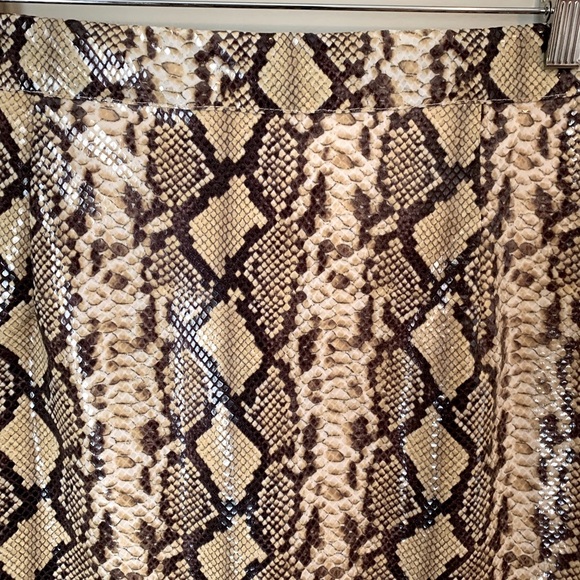 Guess by Marciano size 6 crocodile skirt - Picture 4 of 14